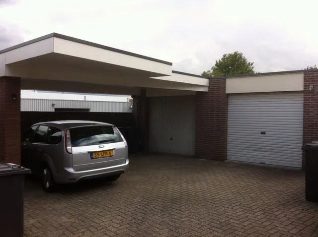 Carport met zwevend dak &ndash; project van BMW Bouw