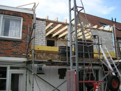 Achtergevel, schoorsteen en dakwerk door BMW Bouw &ndash; foto 3 van 13
